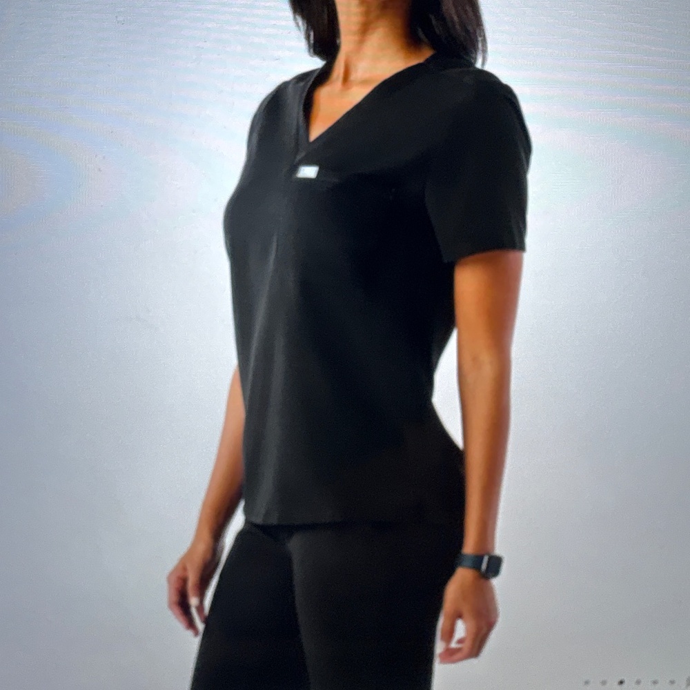 Figs scrub top